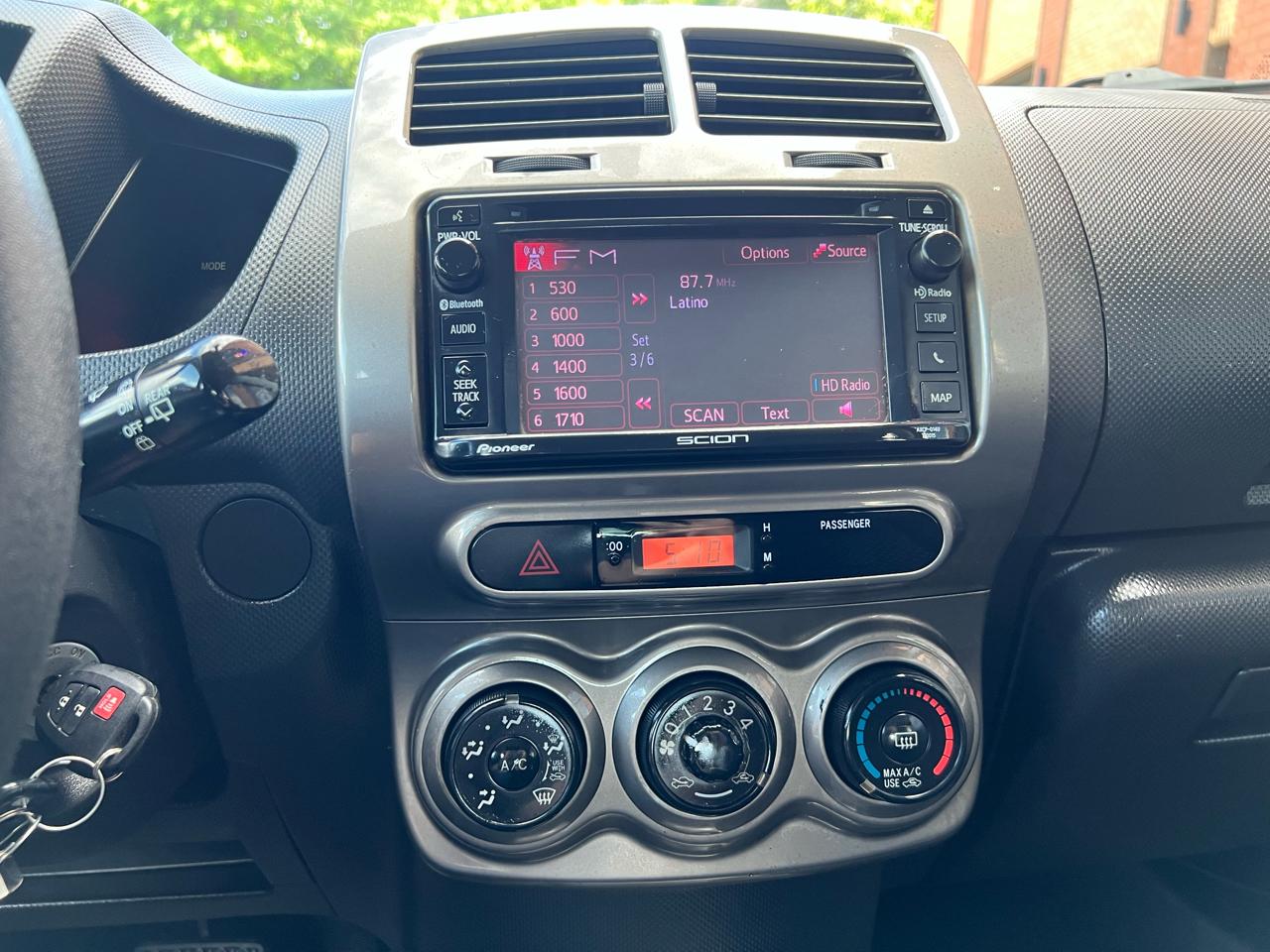Scion xD 5-Door Hatchback 4-Spd AT 2014