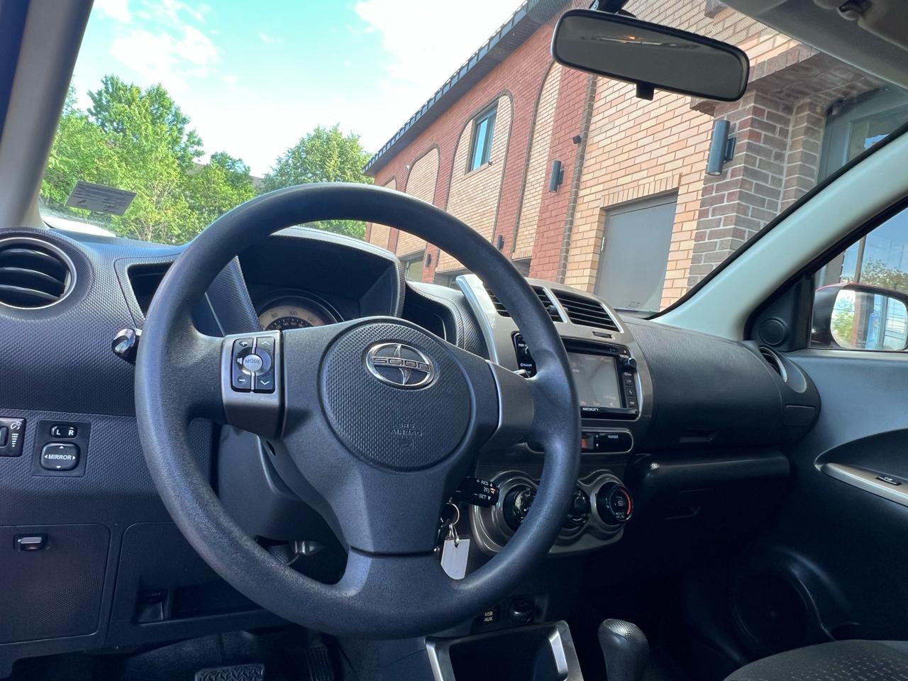 Scion xD 5-Door Hatchback 4-Spd AT 2014