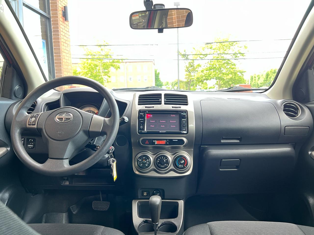 Scion xD 5-Door Hatchback 4-Spd AT 2014