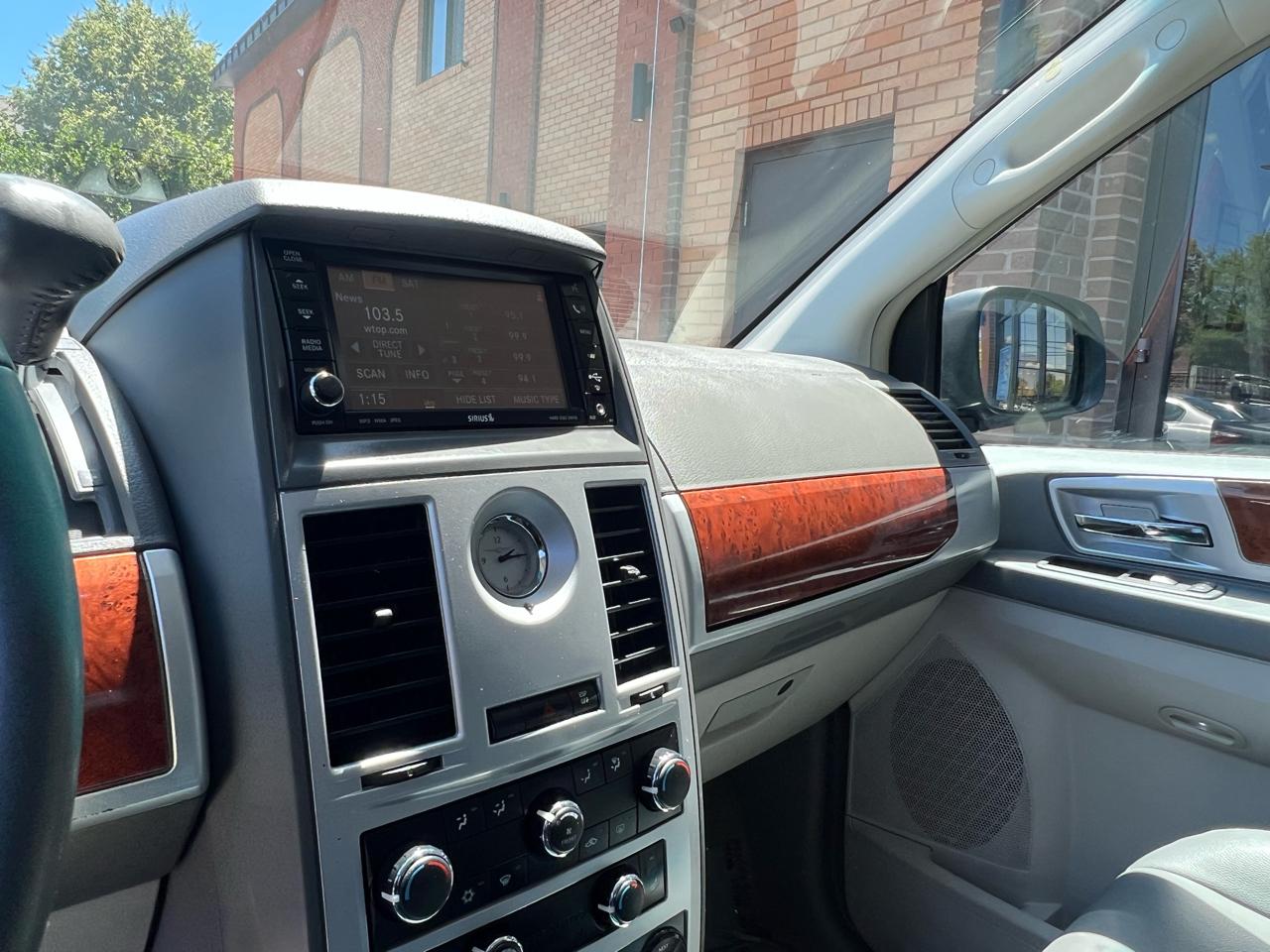 Chrysler Town & Country Touring 2009
