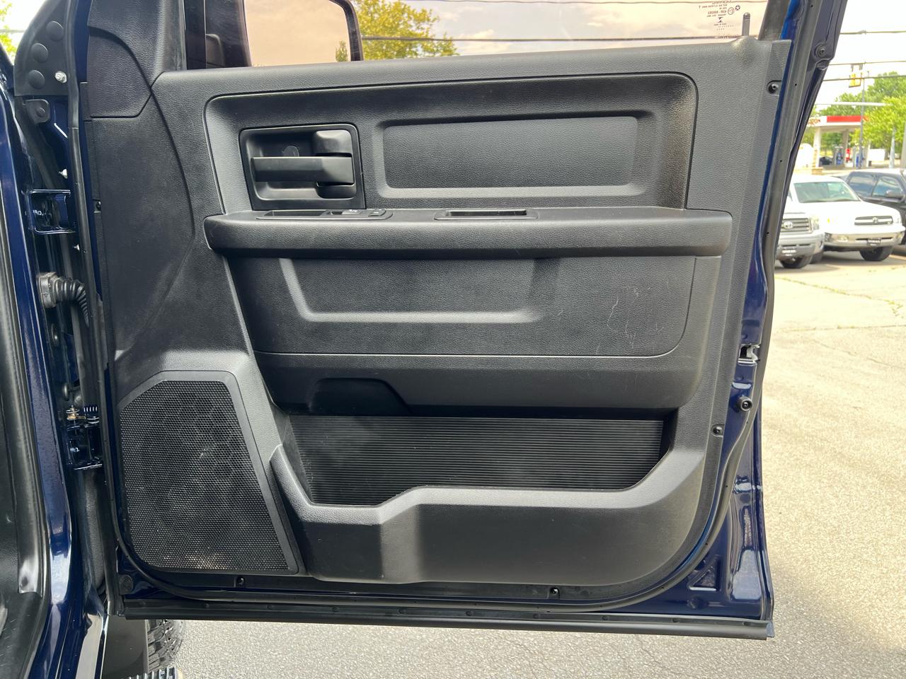 RAM 1500 Tradesman Crew Cab SWB 4WD 2017