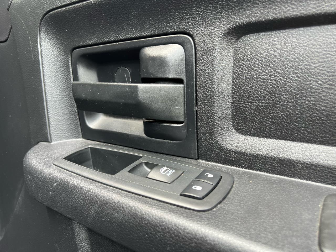 RAM 1500 Tradesman Crew Cab SWB 4WD 2017