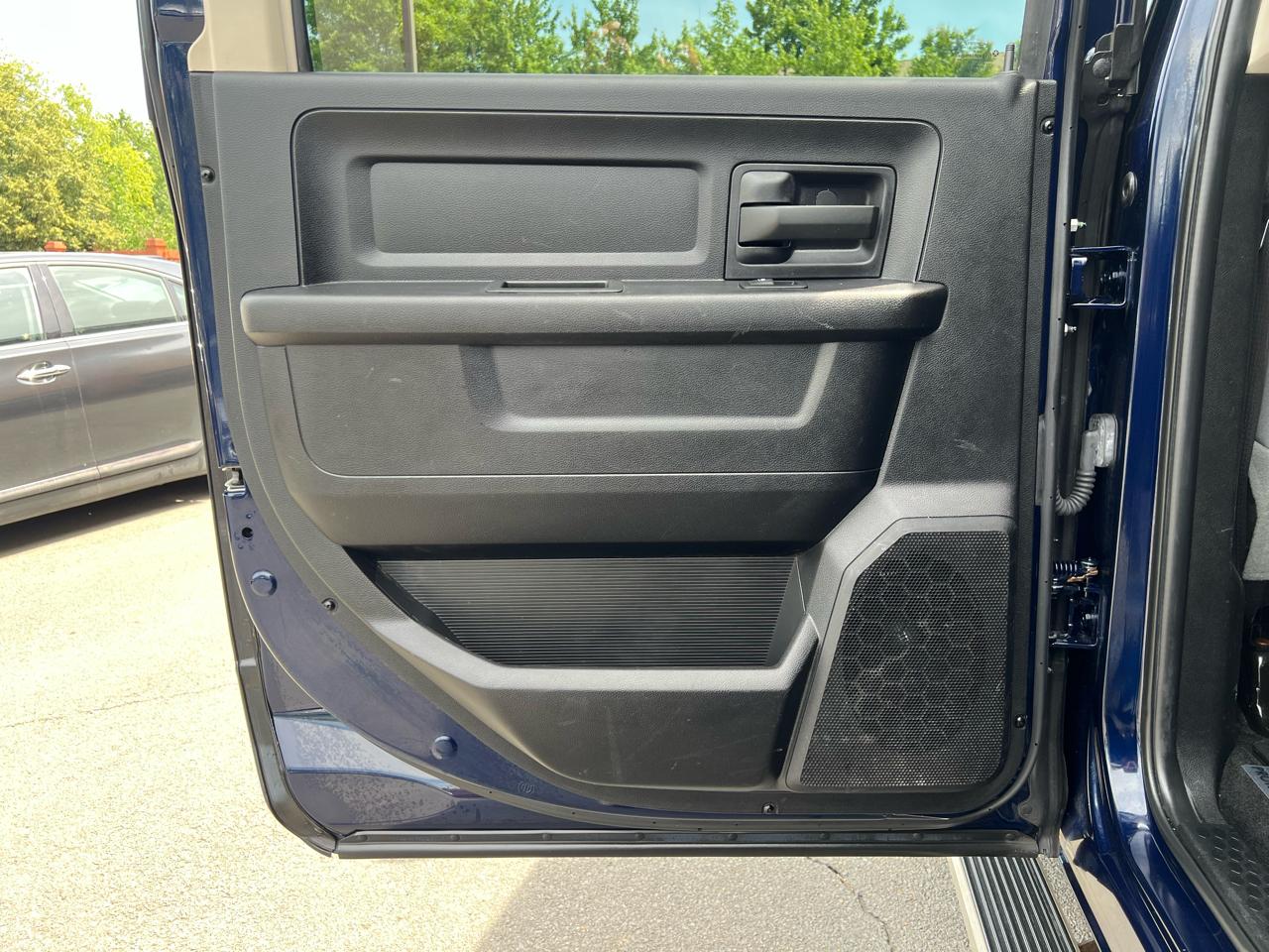 RAM 1500 Tradesman Crew Cab SWB 4WD 2017