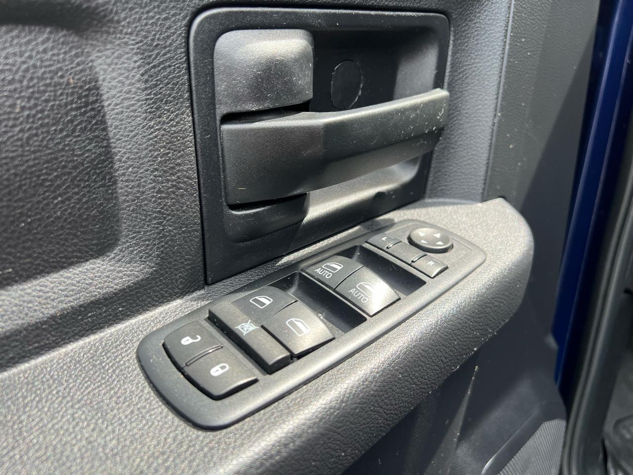 RAM 1500 Tradesman Crew Cab SWB 4WD 2017