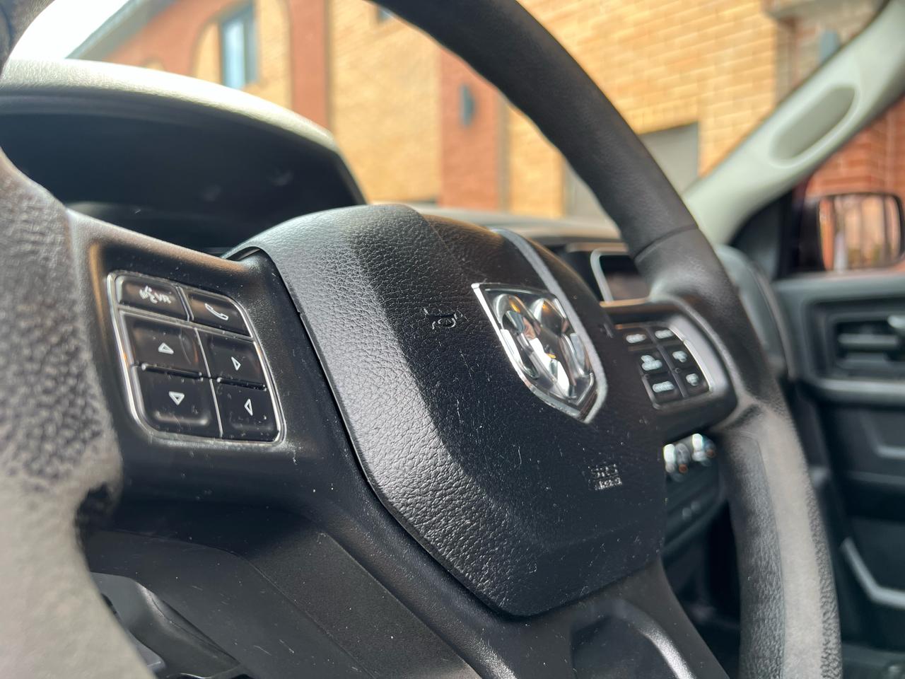 RAM 1500 Tradesman Crew Cab SWB 4WD 2017