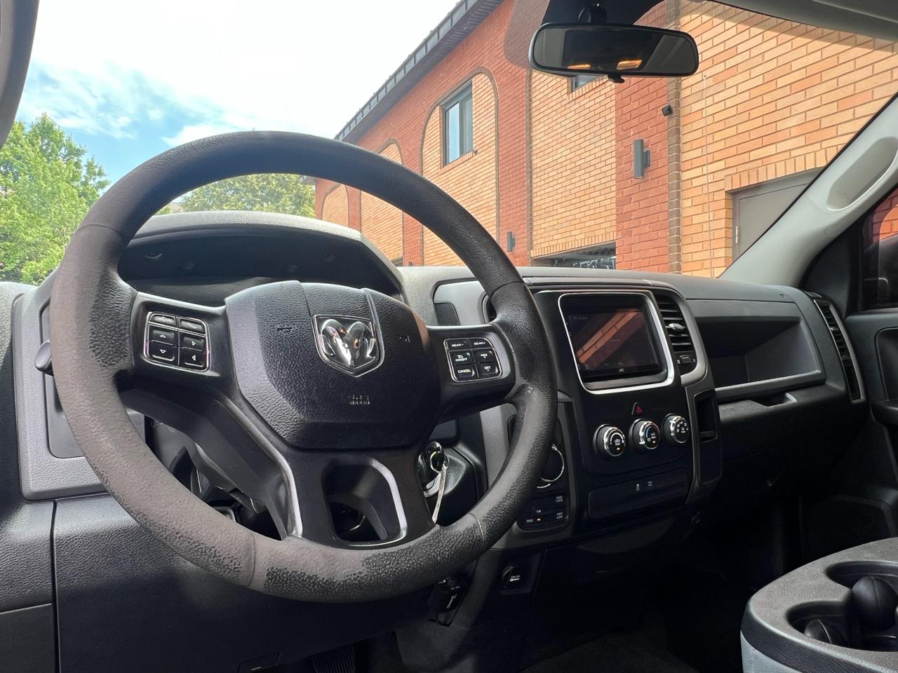 RAM 1500 Tradesman Crew Cab SWB 4WD 2017