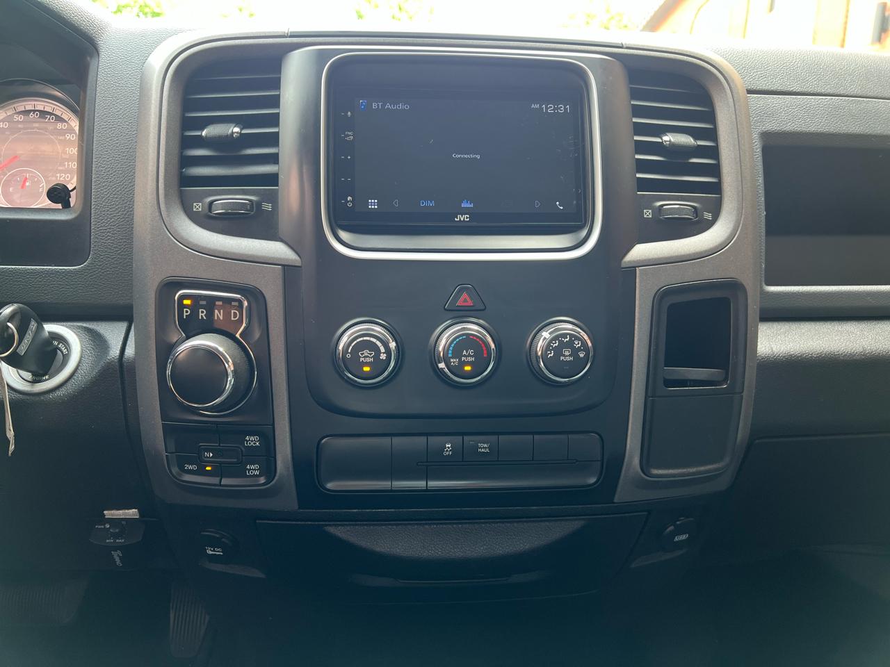 RAM 1500 Tradesman Crew Cab SWB 4WD 2017
