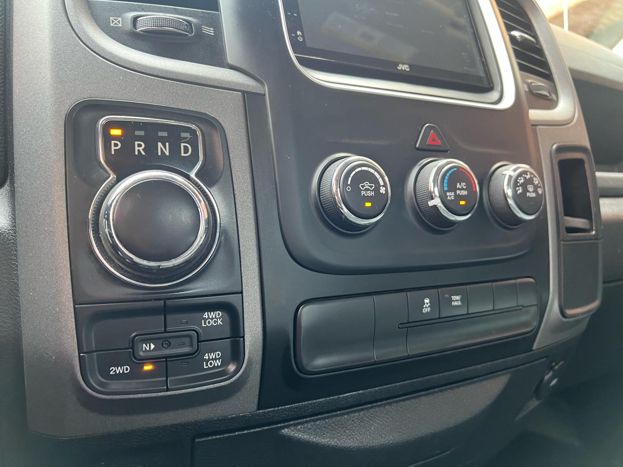 RAM 1500 Tradesman Crew Cab SWB 4WD 2017