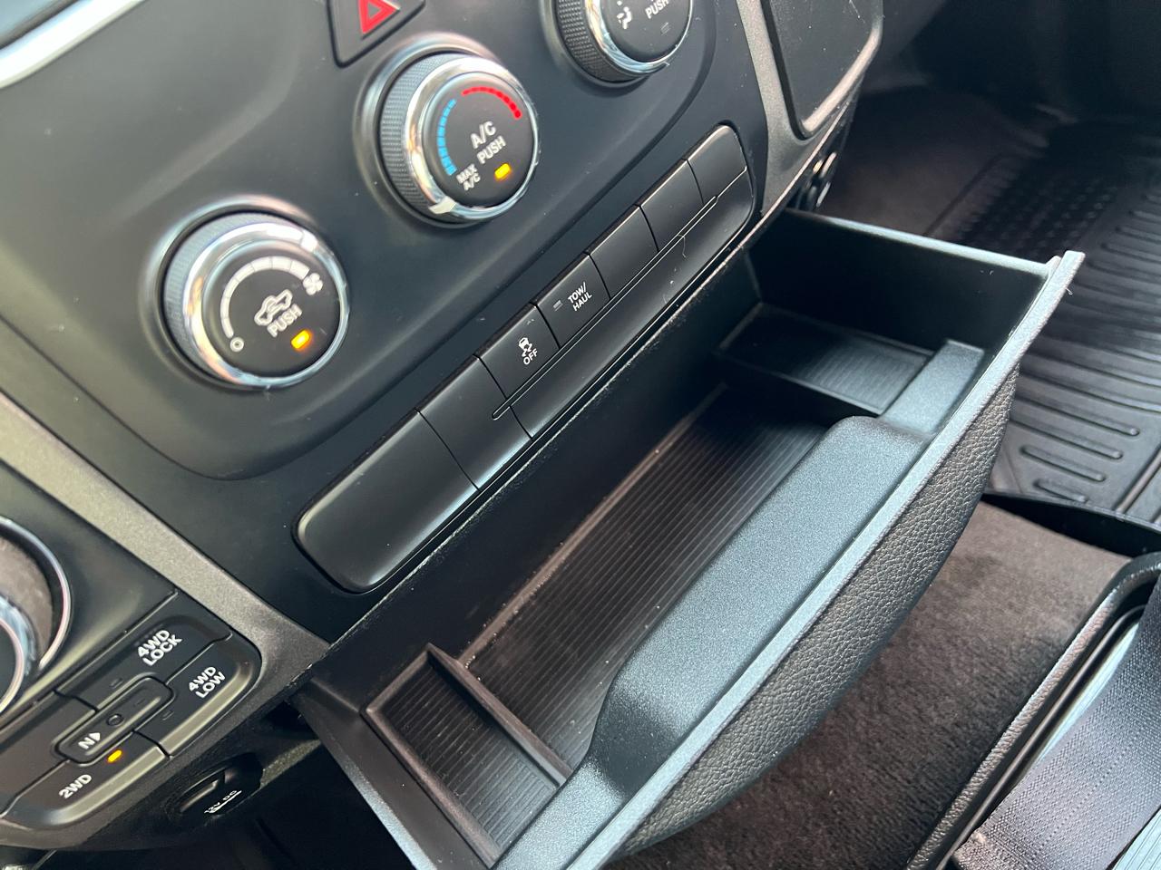 RAM 1500 Tradesman Crew Cab SWB 4WD 2017