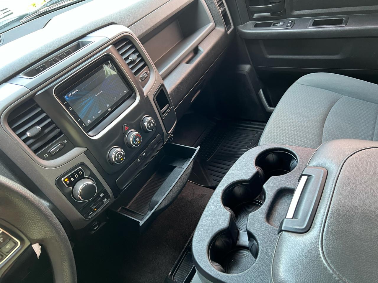RAM 1500 Tradesman Crew Cab SWB 4WD 2017