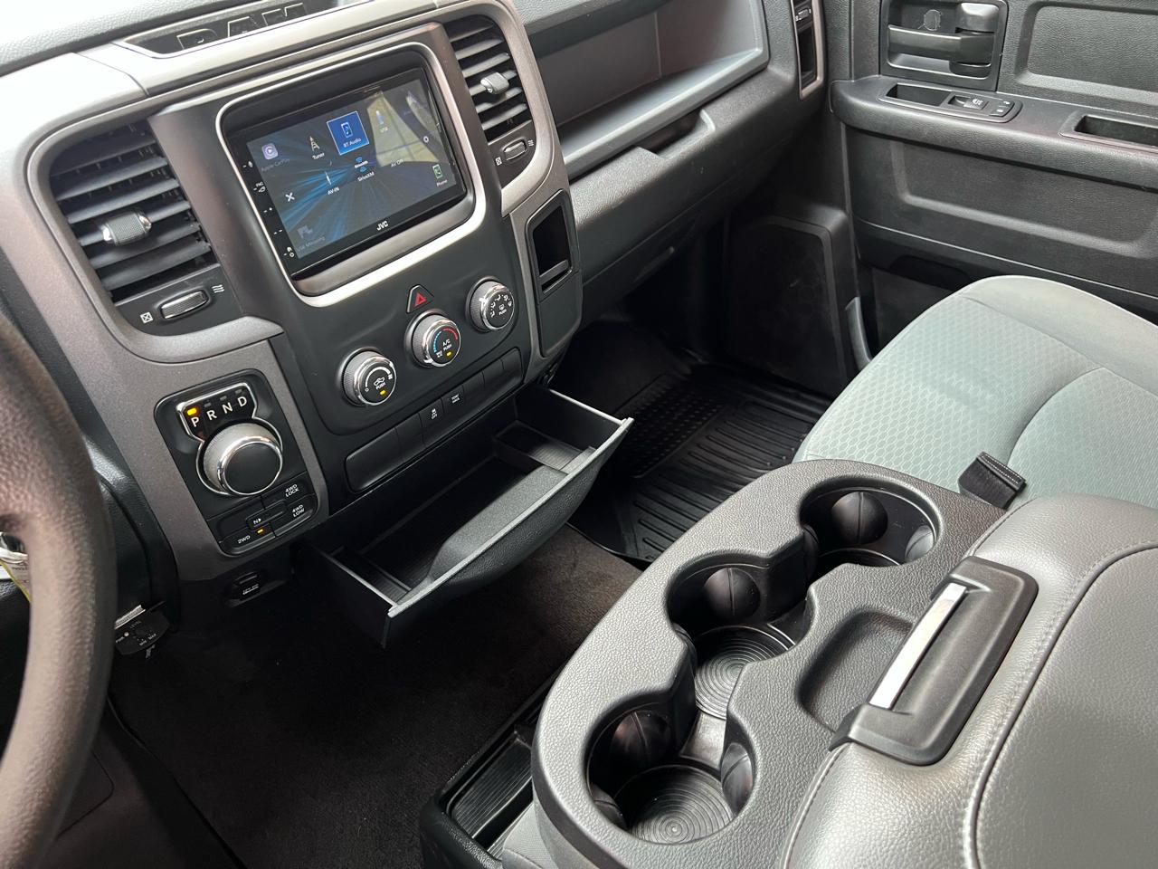 RAM 1500 Tradesman Crew Cab SWB 4WD 2017