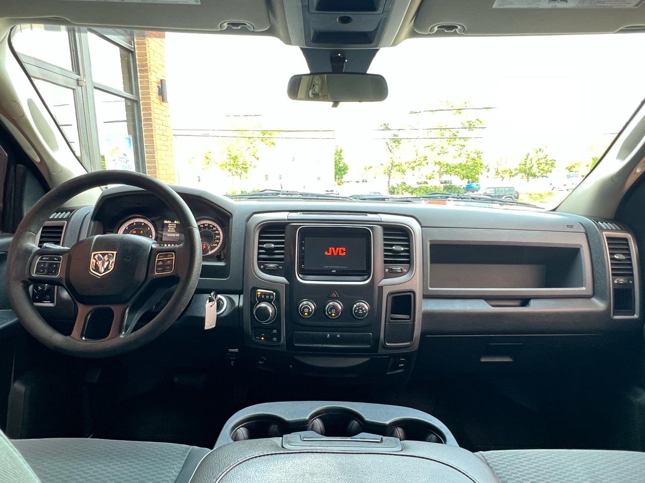 RAM 1500 Tradesman Crew Cab SWB 4WD 2017