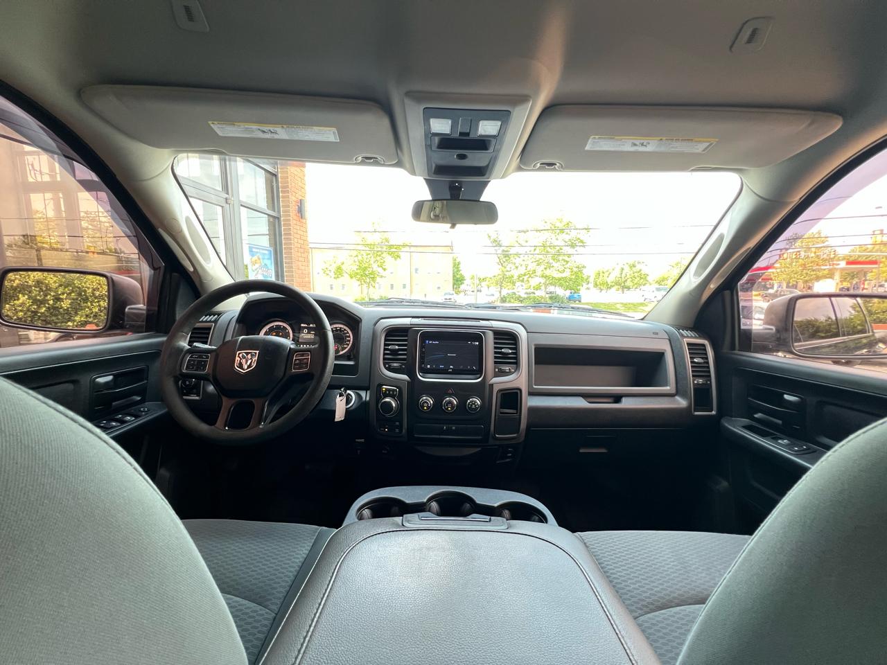RAM 1500 Tradesman Crew Cab SWB 4WD 2017