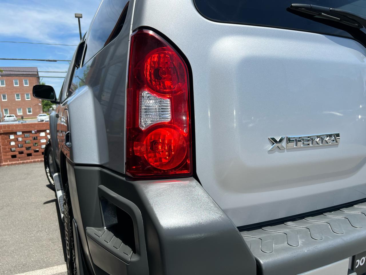 Nissan Xterra X 4WD 2011