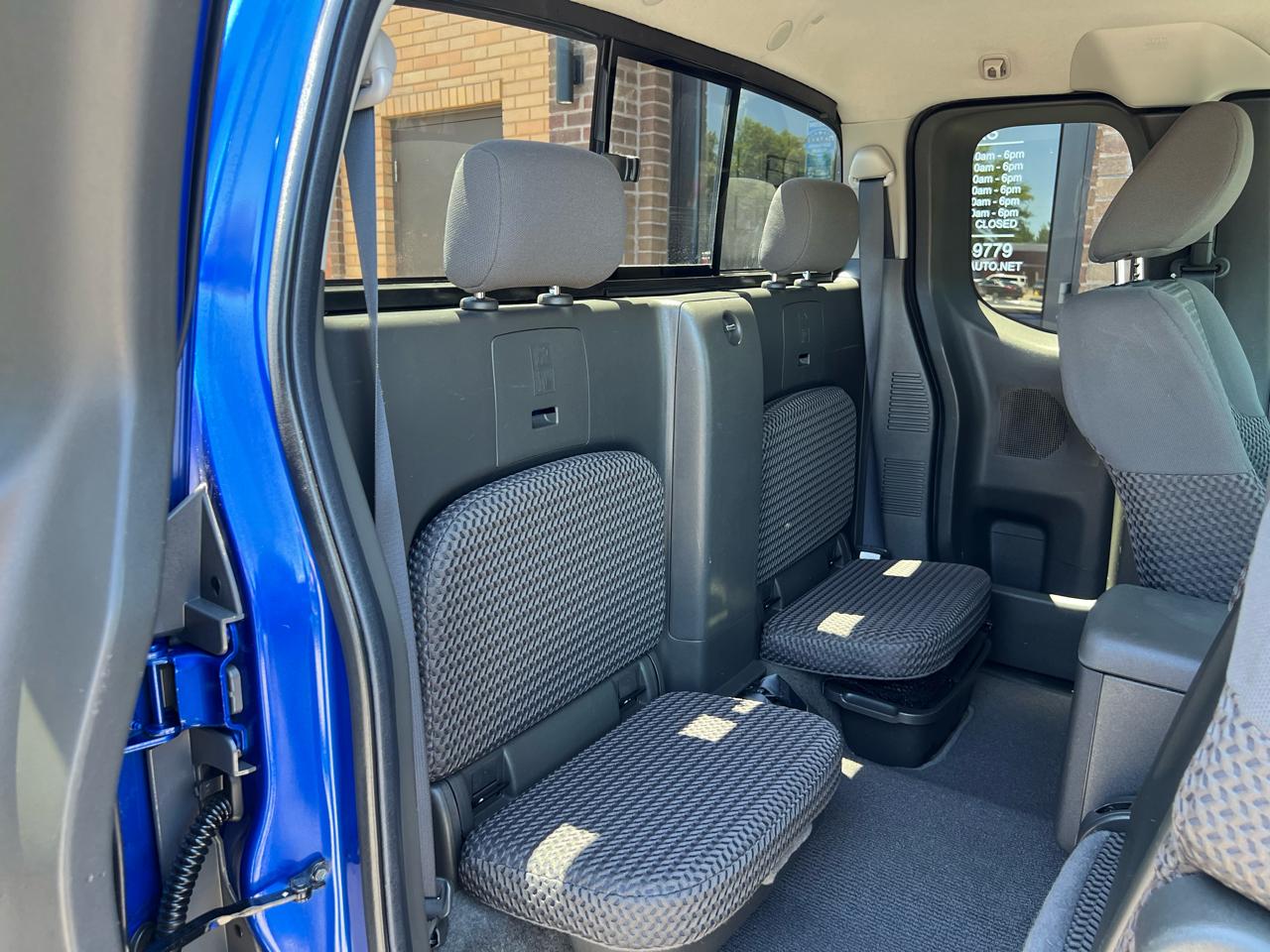 Nissan Frontier SV V6 King Cab 4WD 2012
