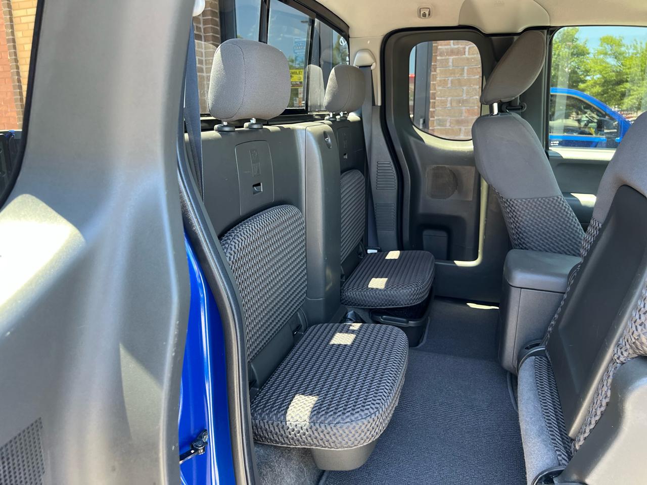 Nissan Frontier SV V6 King Cab 4WD 2012