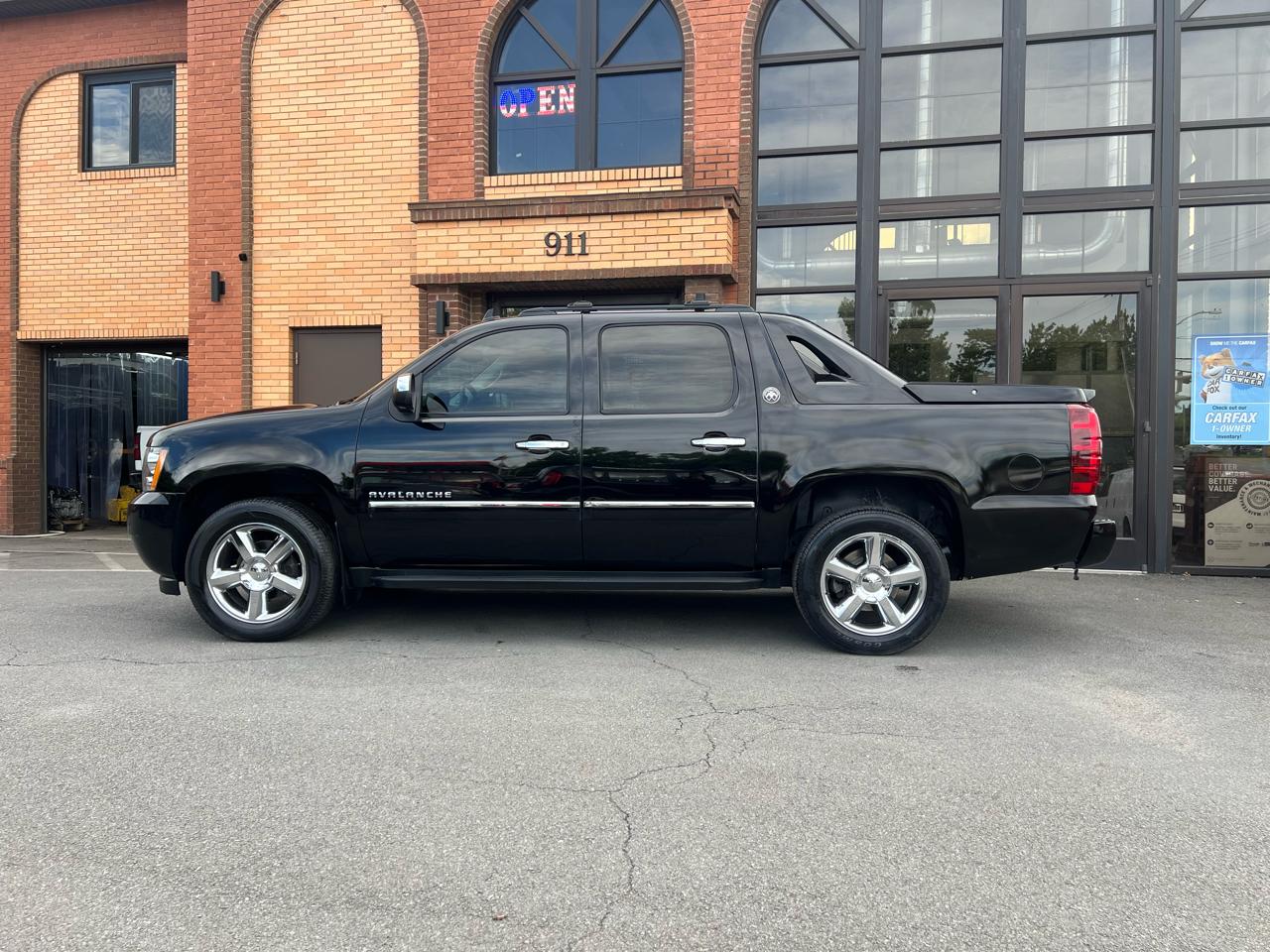 Chevrolet Avalanche LTZ 4WD 2013
