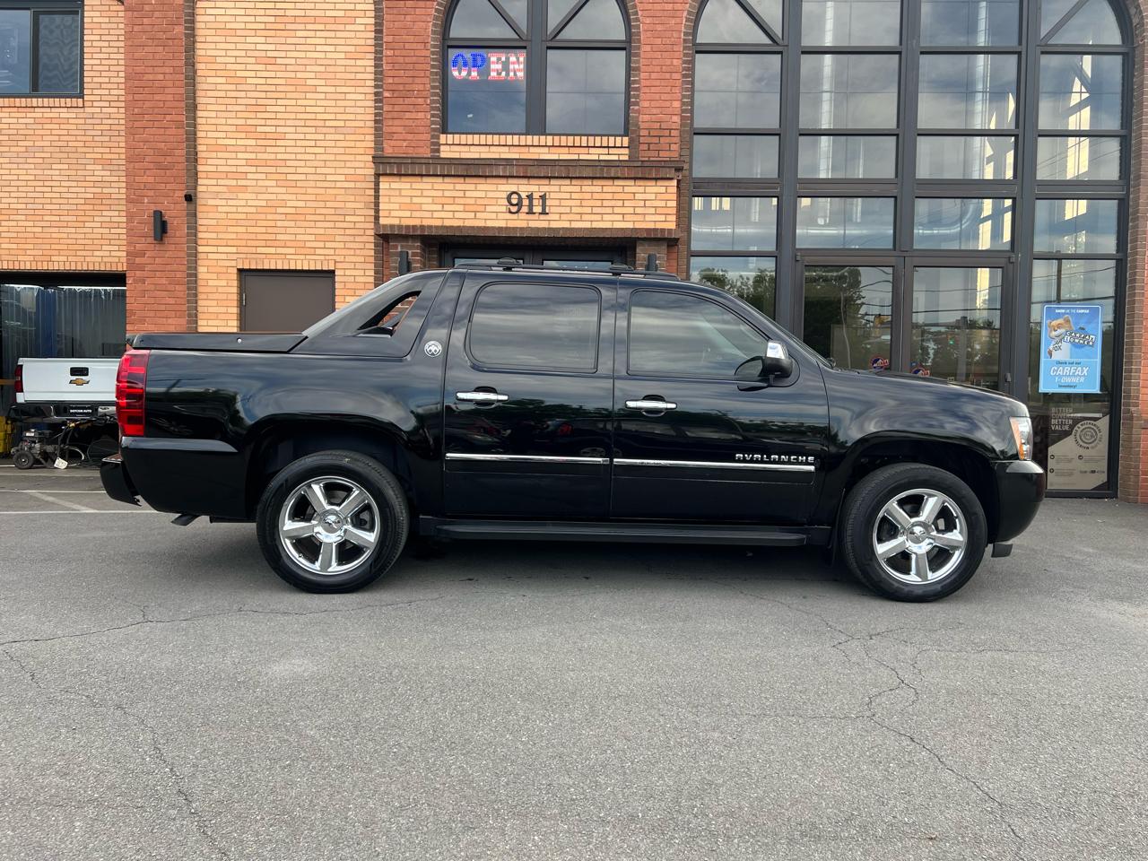 Chevrolet Avalanche LTZ 4WD 2013