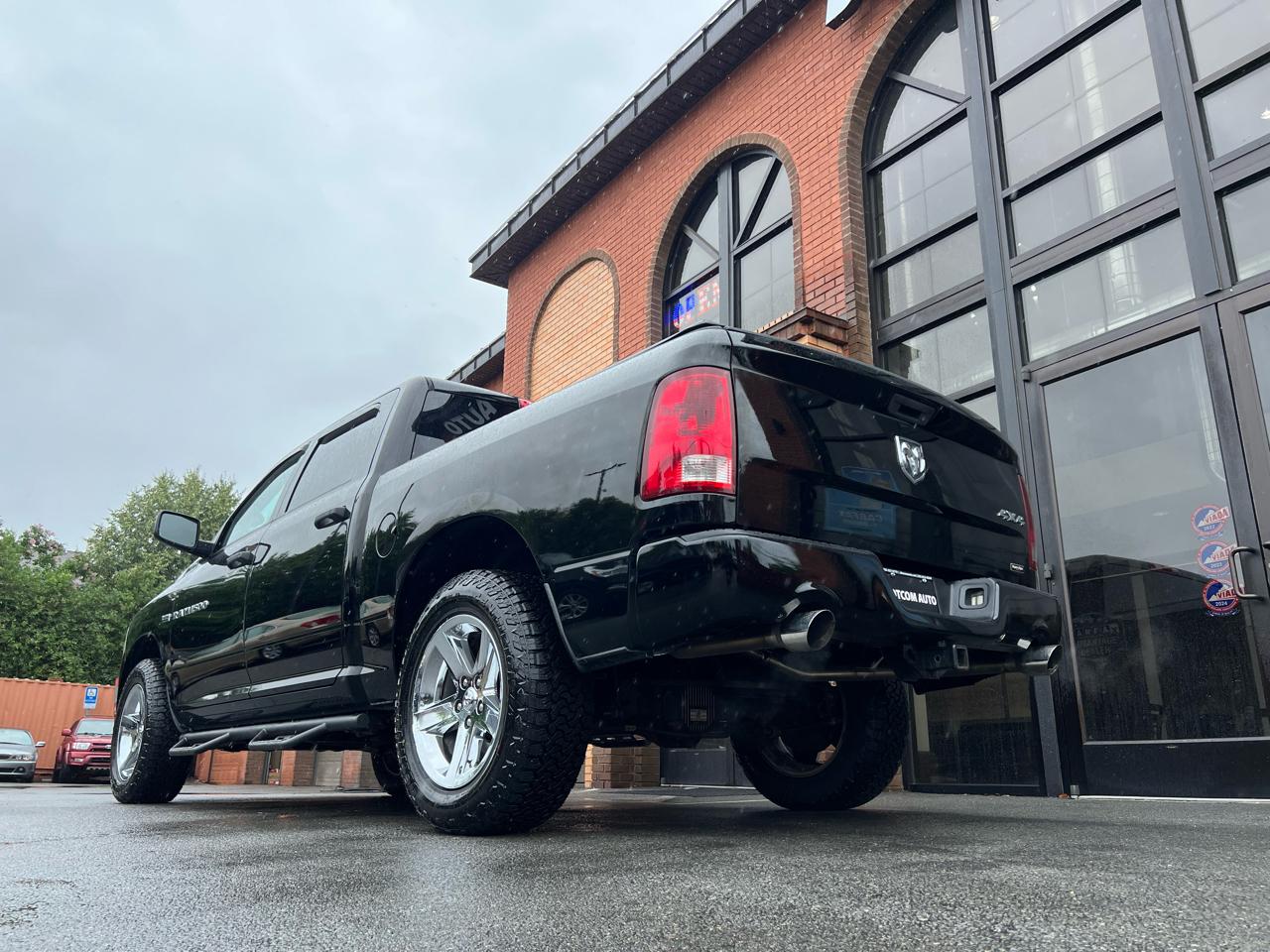 RAM 1500 ST Crew Cab 4WD 2012