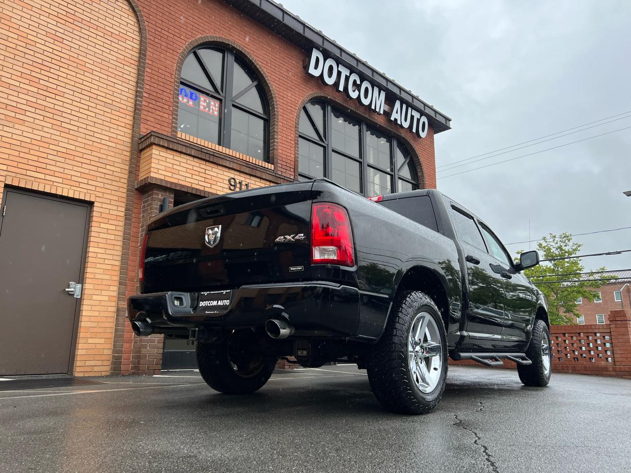 RAM 1500 ST Crew Cab 4WD 2012