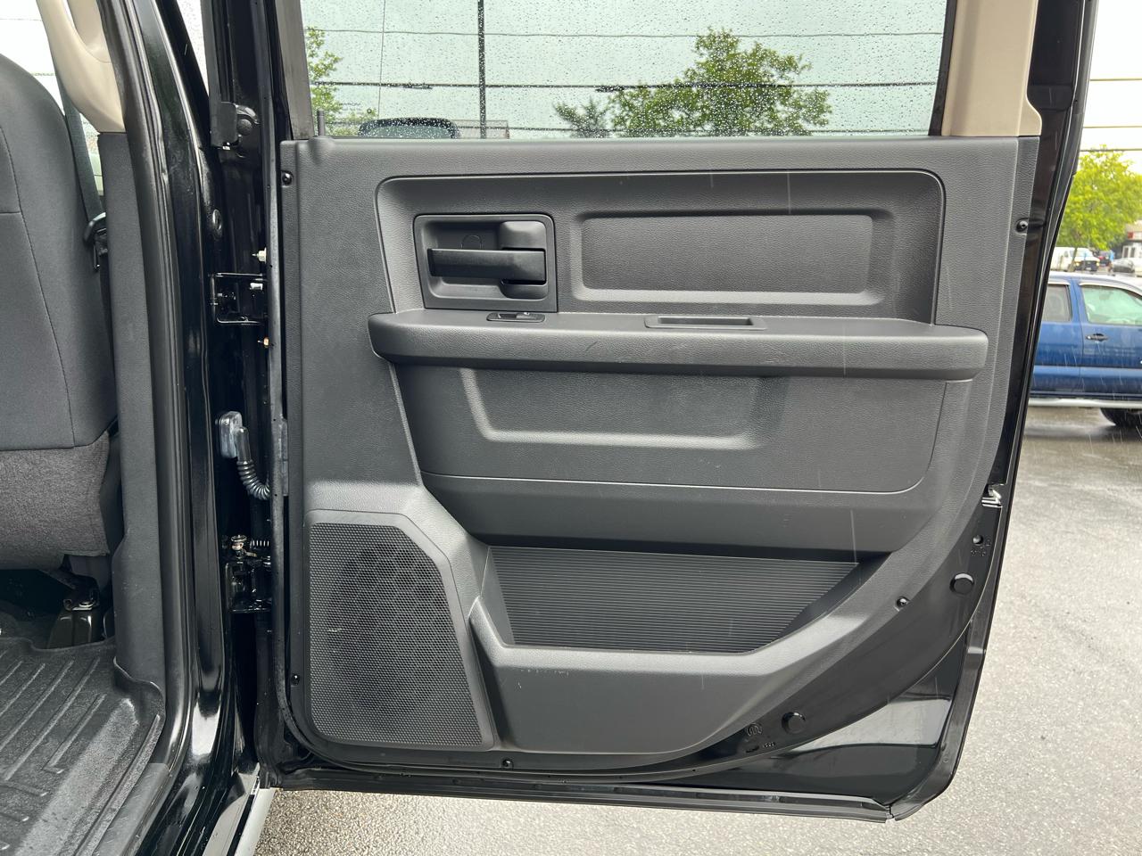 RAM 1500 ST Crew Cab 4WD 2012