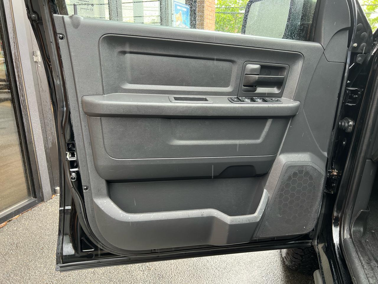 RAM 1500 ST Crew Cab 4WD 2012