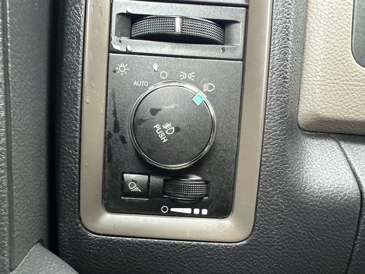 RAM 1500 ST Crew Cab 4WD 2012