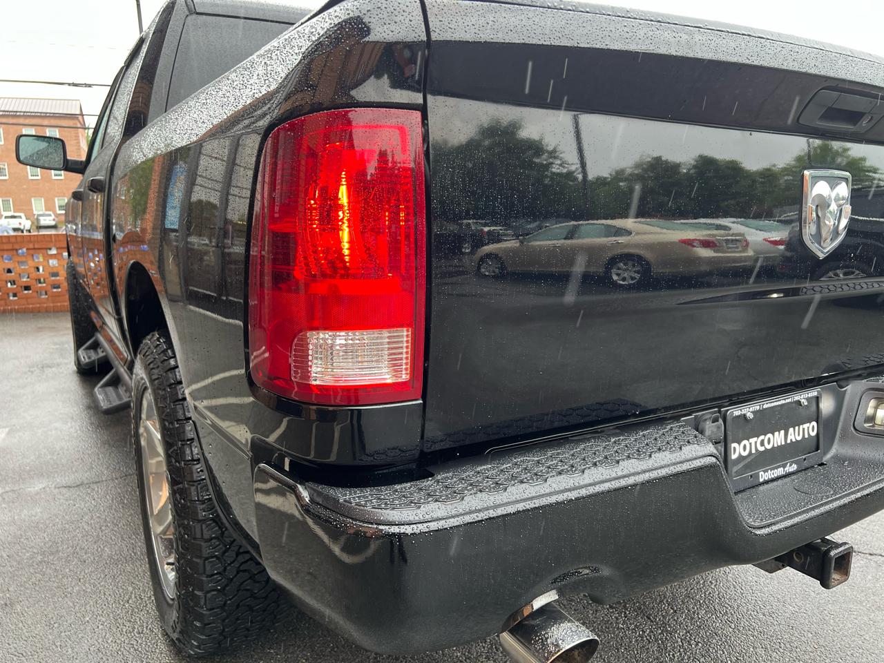 RAM 1500 ST Crew Cab 4WD 2012