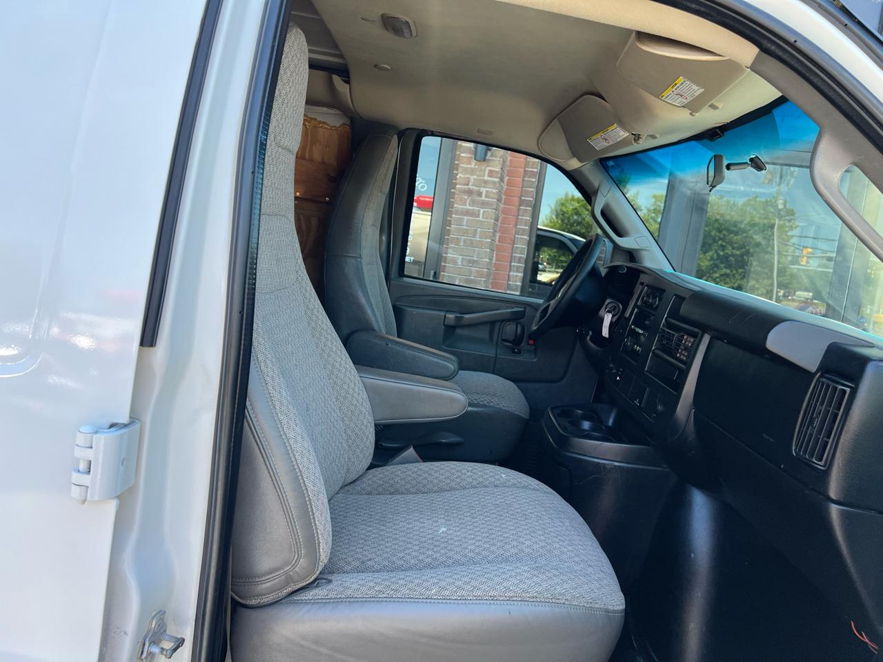 GMC Savana G2500 Cargo 2017
