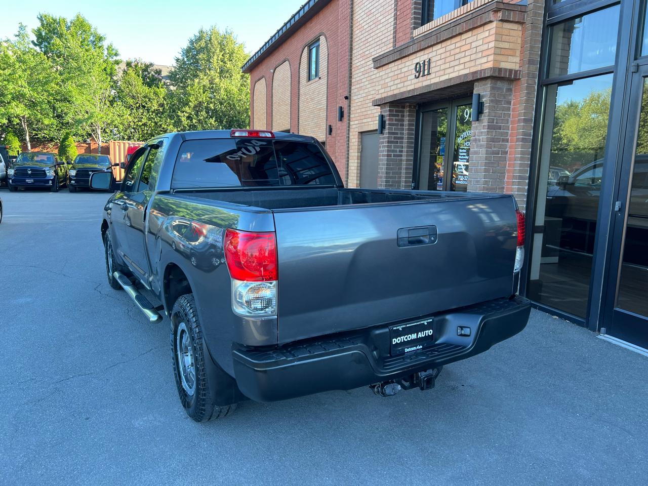 Toyota Tundra Tundra-Grade 5.7L Double Cab 4WD 2011