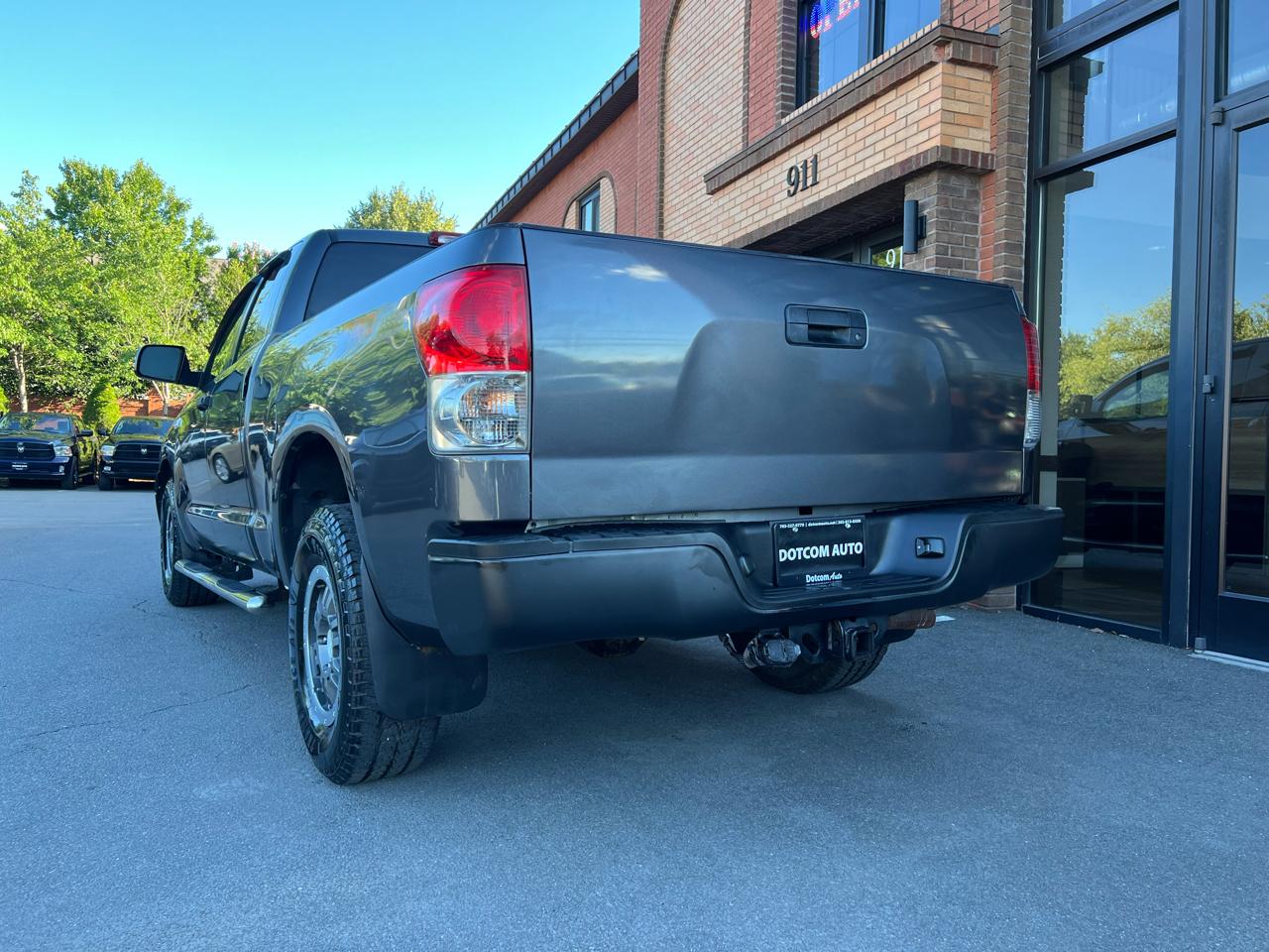 Toyota Tundra Tundra-Grade 5.7L Double Cab 4WD 2011