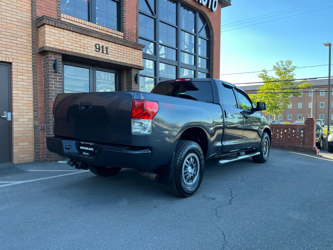 Toyota Tundra Tundra-Grade 5.7L Double Cab 4WD 2011