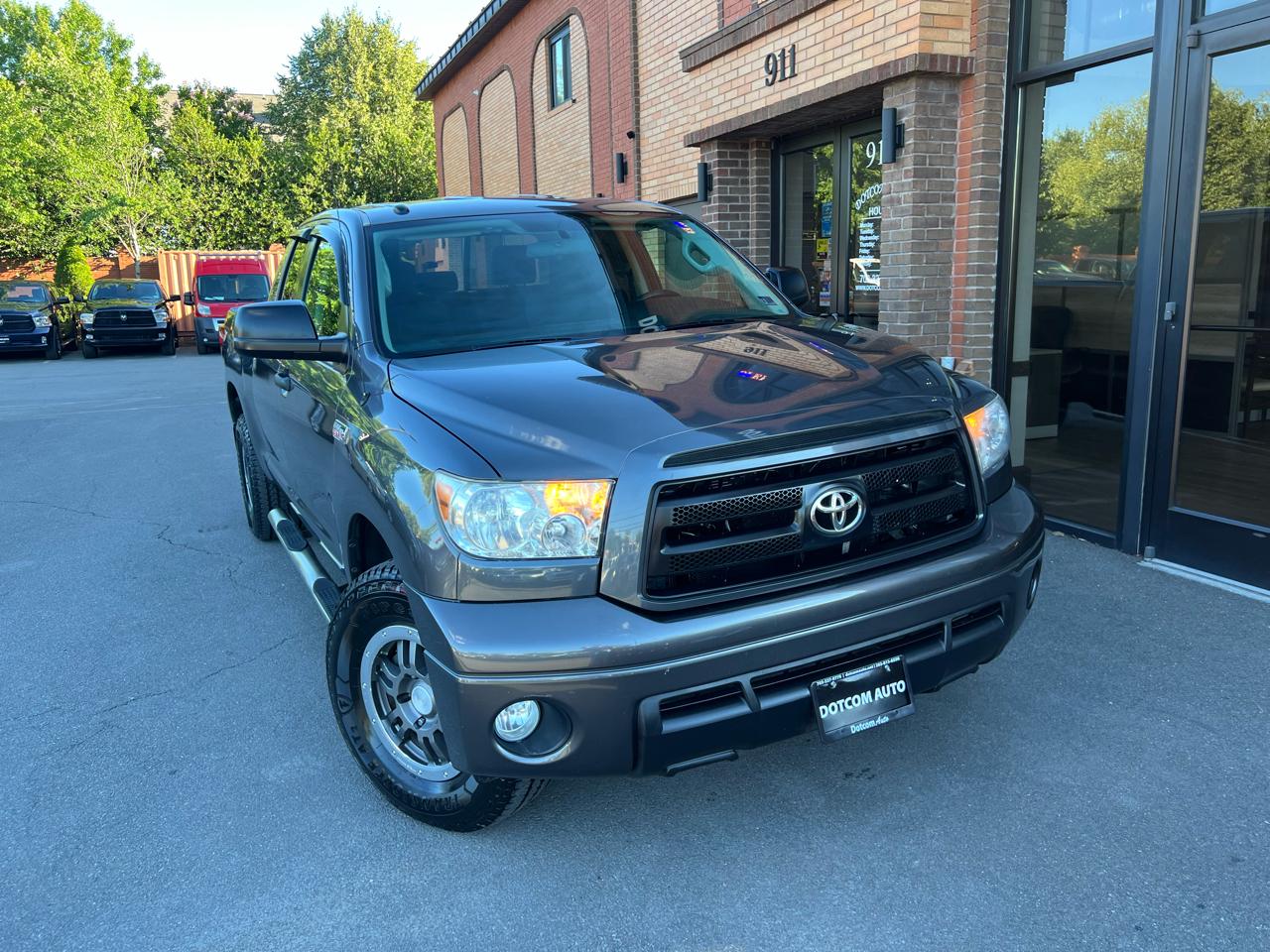 Toyota Tundra Tundra-Grade 5.7L Double Cab 4WD 2011