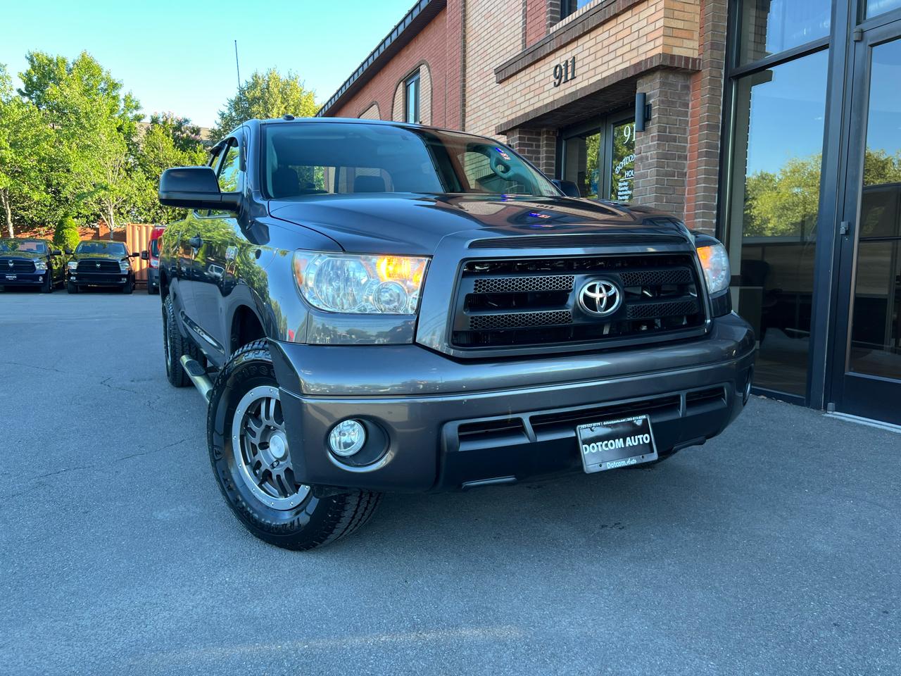 Toyota Tundra Tundra-Grade 5.7L Double Cab 4WD 2011