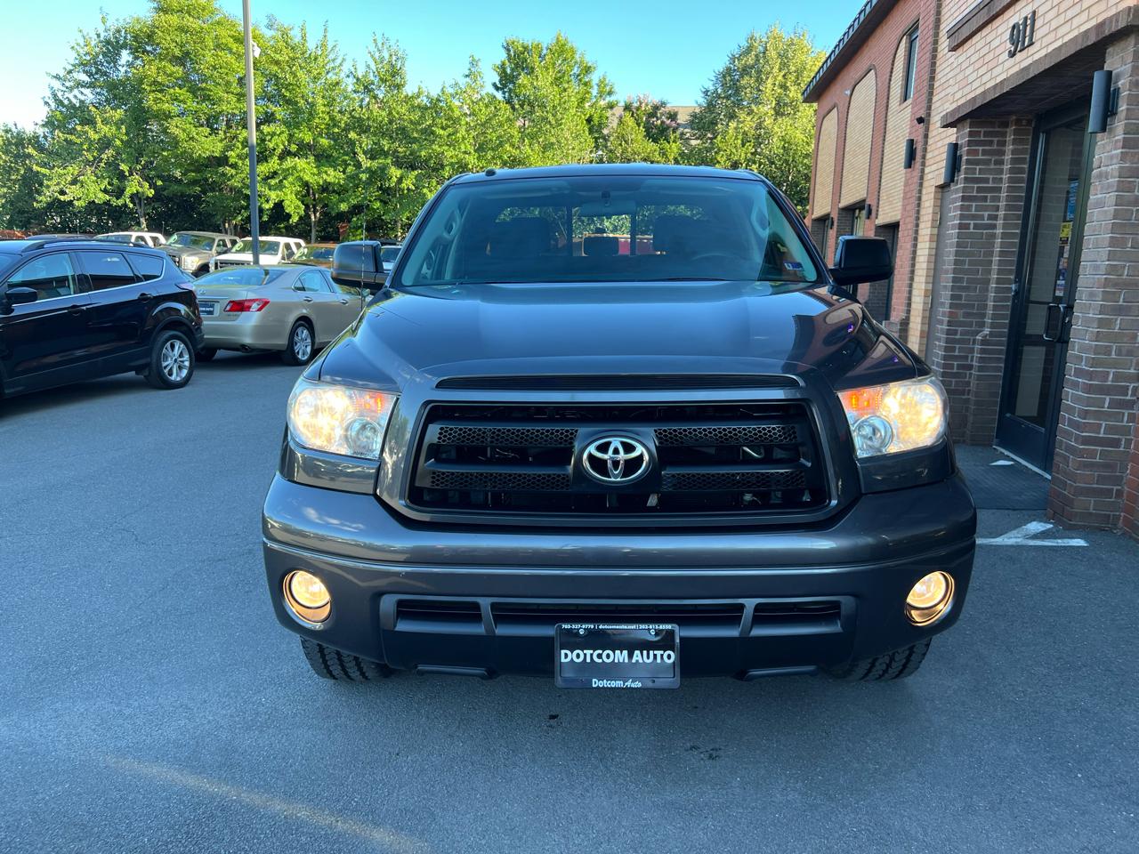 Toyota Tundra Tundra-Grade 5.7L Double Cab 4WD 2011