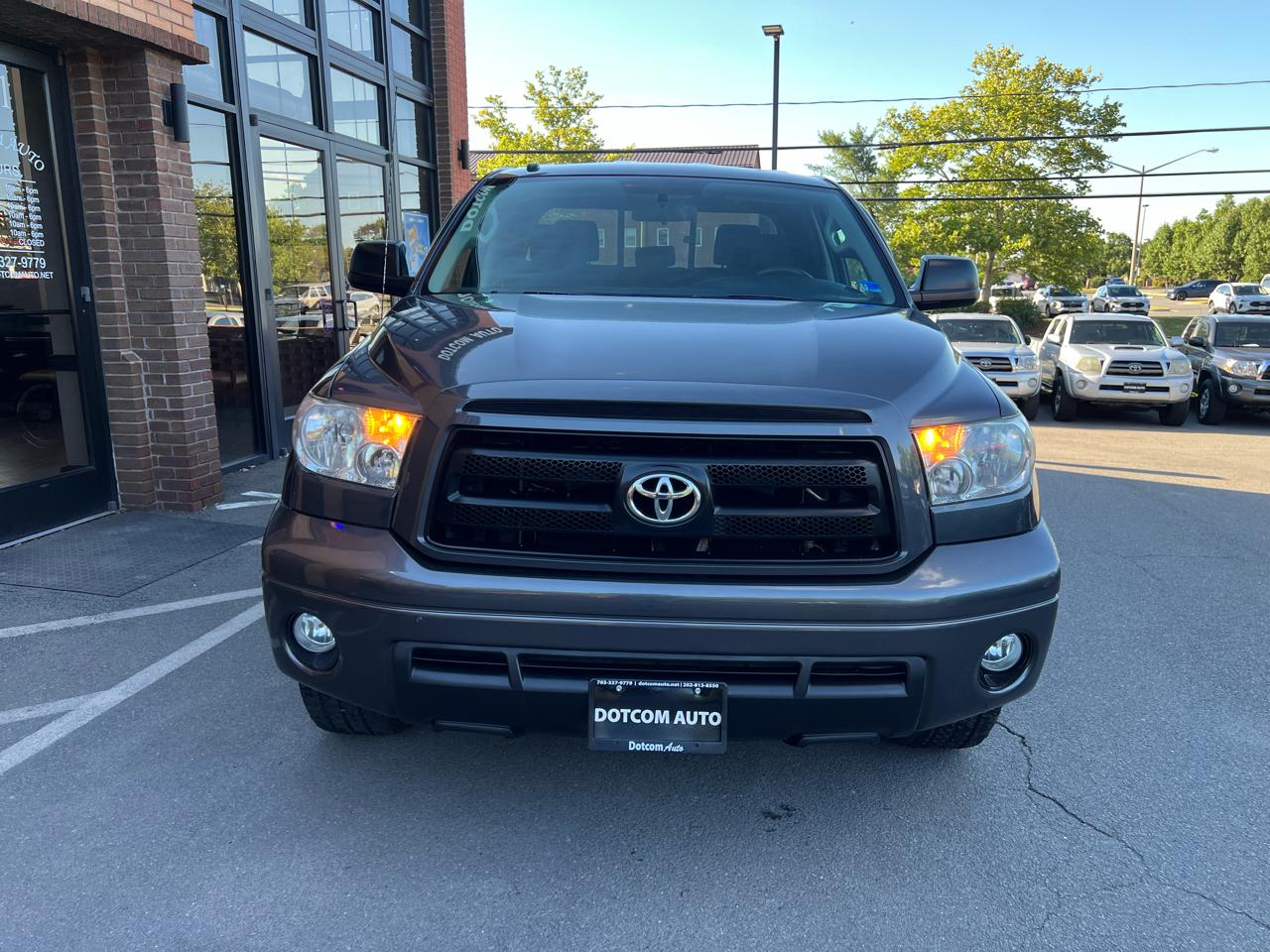 Toyota Tundra Tundra-Grade 5.7L Double Cab 4WD 2011