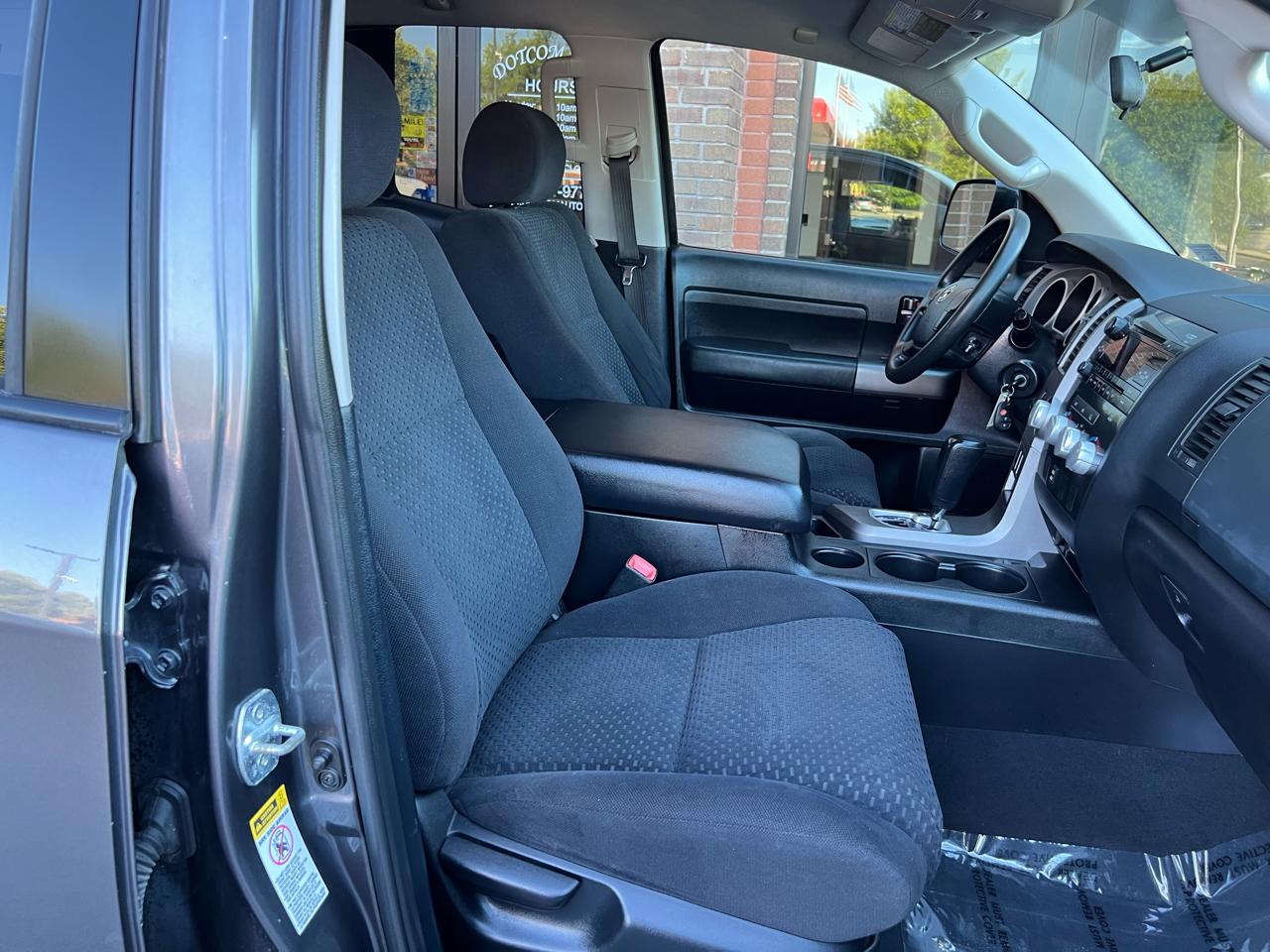 Toyota Tundra Tundra-Grade 5.7L Double Cab 4WD 2011
