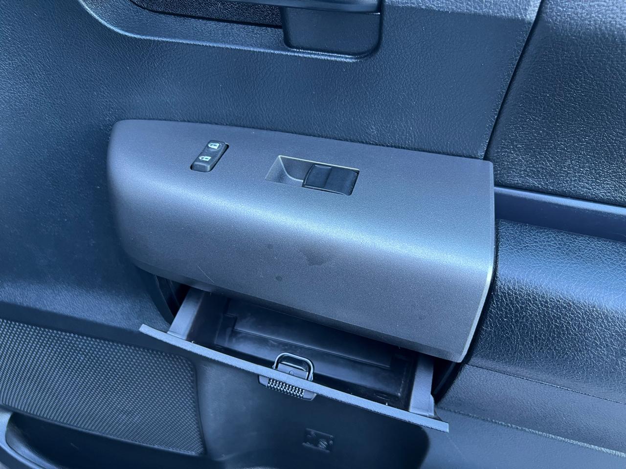Toyota Tundra Tundra-Grade 5.7L Double Cab 4WD 2011