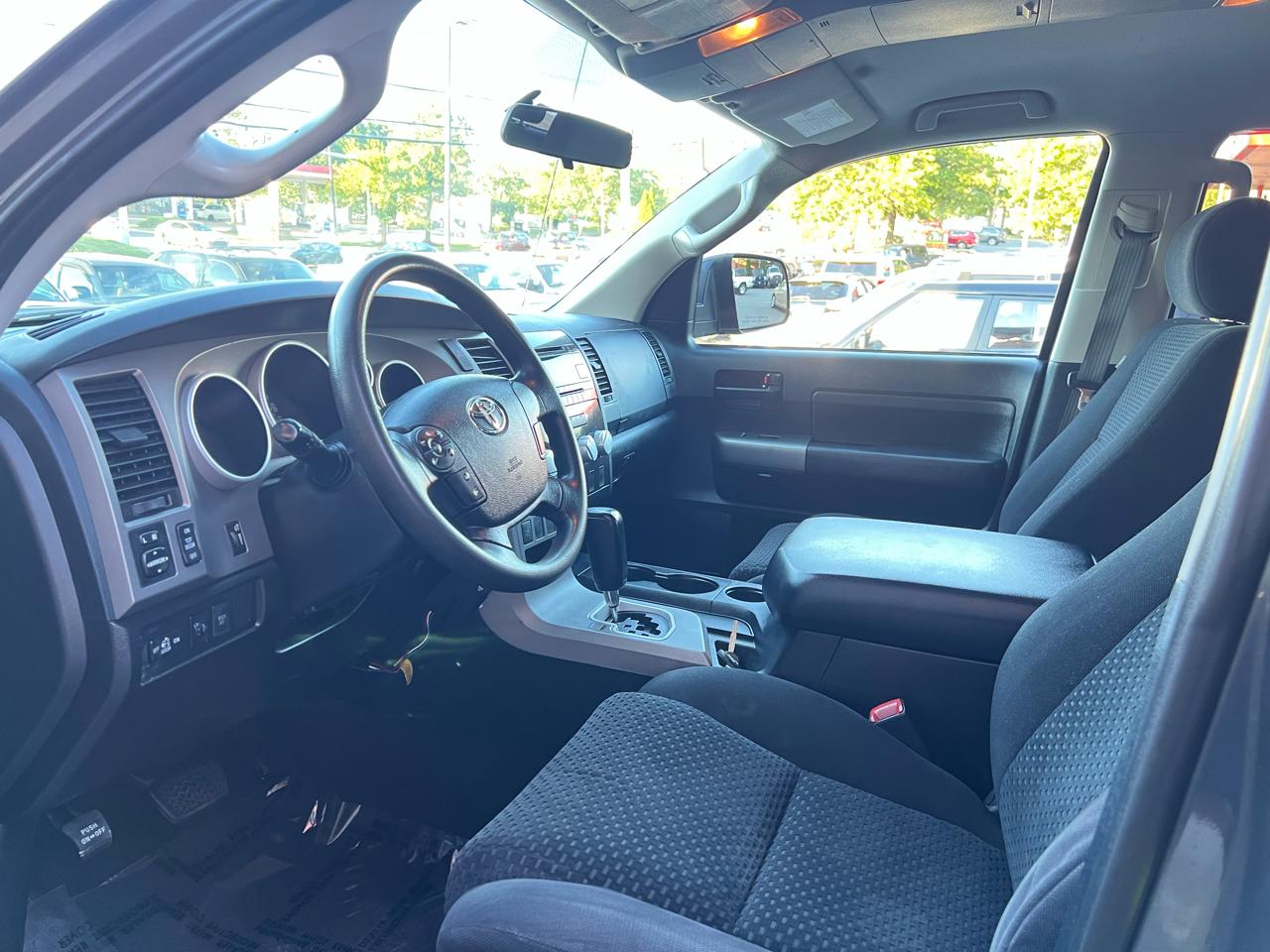 Toyota Tundra Tundra-Grade 5.7L Double Cab 4WD 2011