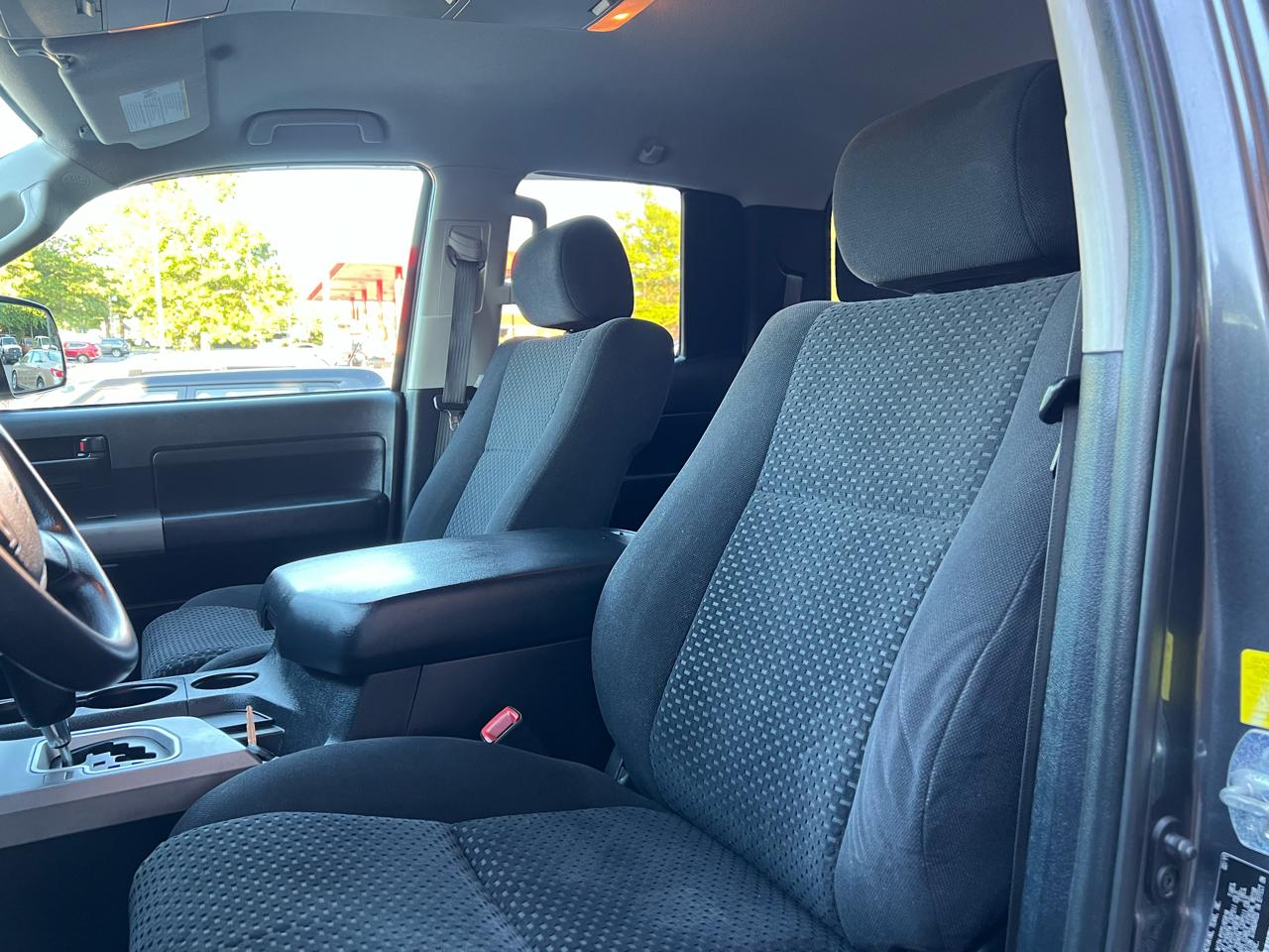Toyota Tundra Tundra-Grade 5.7L Double Cab 4WD 2011