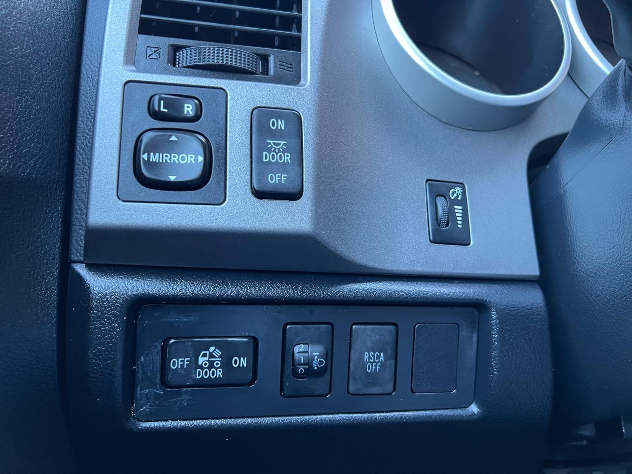 Toyota Tundra Tundra-Grade 5.7L Double Cab 4WD 2011