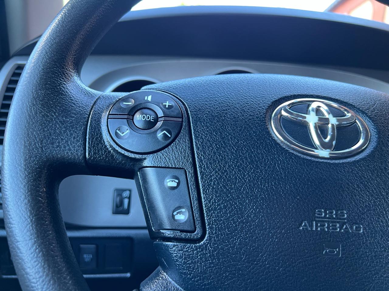 Toyota Tundra Tundra-Grade 5.7L Double Cab 4WD 2011