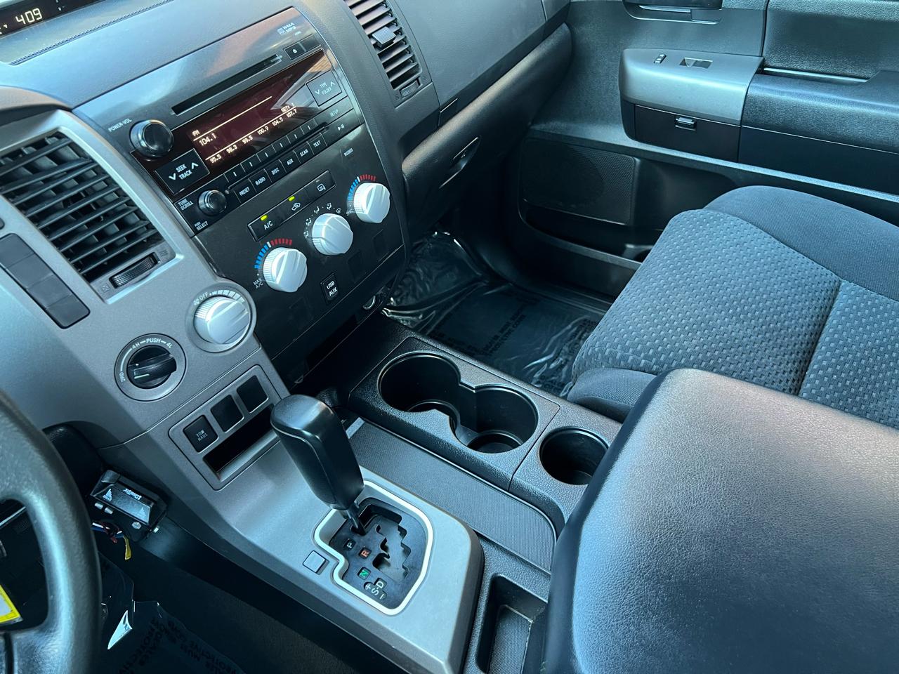 Toyota Tundra Tundra-Grade 5.7L Double Cab 4WD 2011