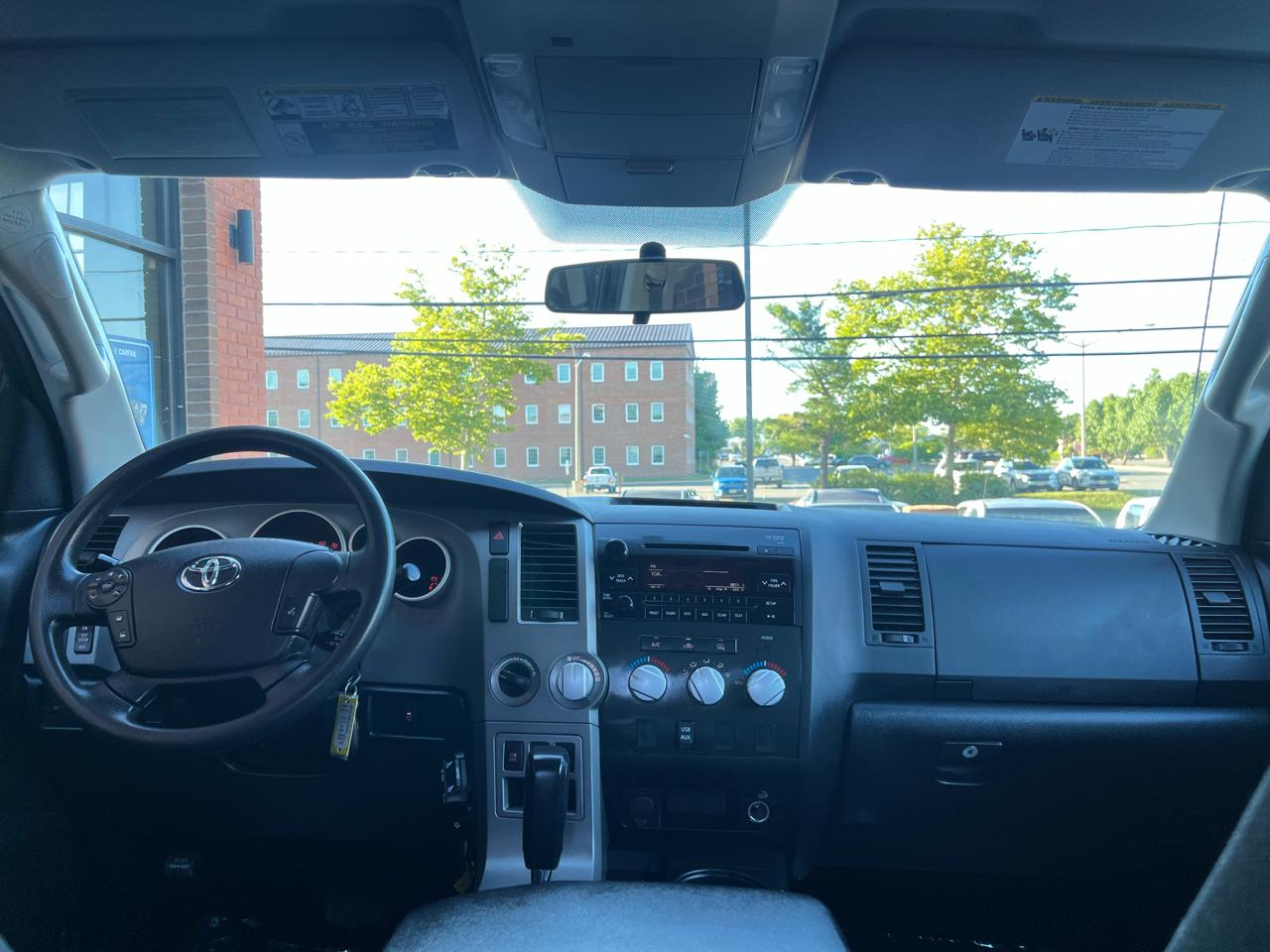 Toyota Tundra Tundra-Grade 5.7L Double Cab 4WD 2011