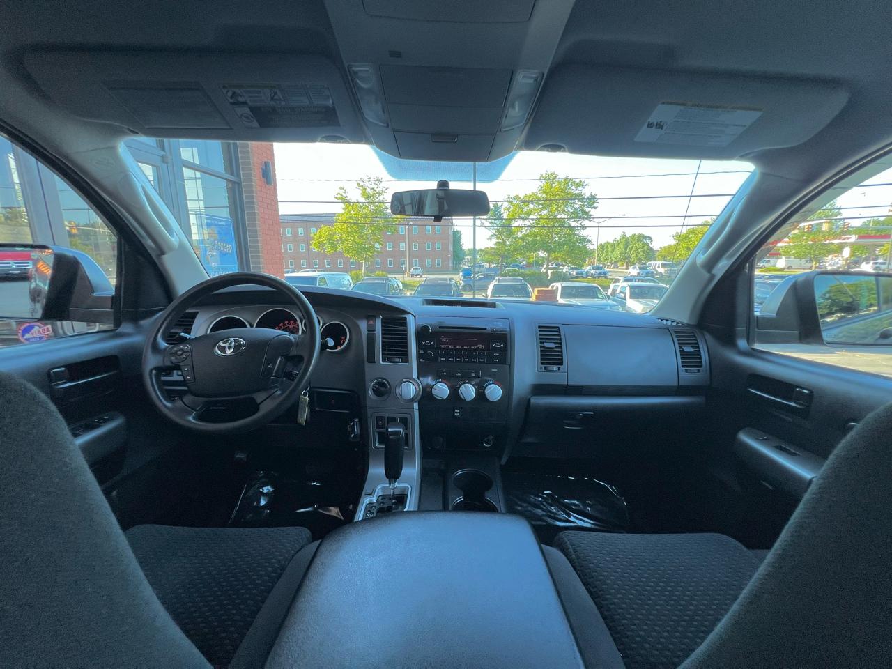 Toyota Tundra Tundra-Grade 5.7L Double Cab 4WD 2011