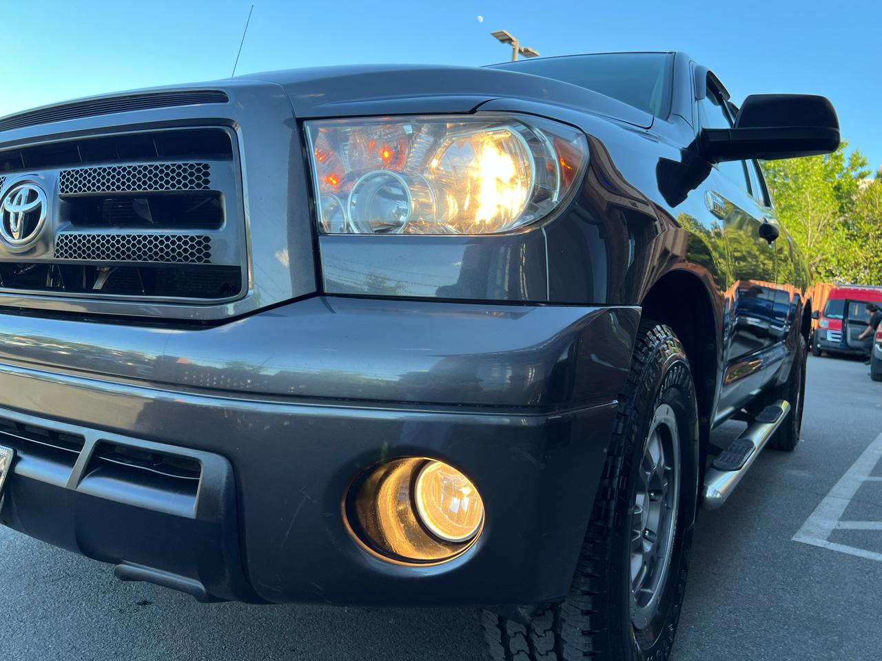 Toyota Tundra Tundra-Grade 5.7L Double Cab 4WD 2011