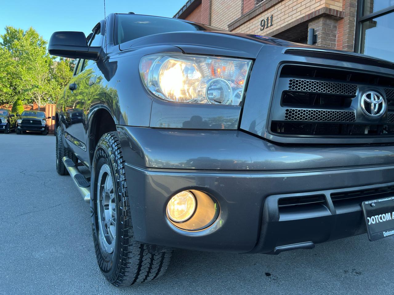 Toyota Tundra Tundra-Grade 5.7L Double Cab 4WD 2011