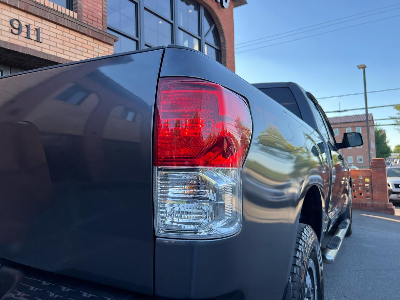 Toyota Tundra Tundra-Grade 5.7L Double Cab 4WD 2011