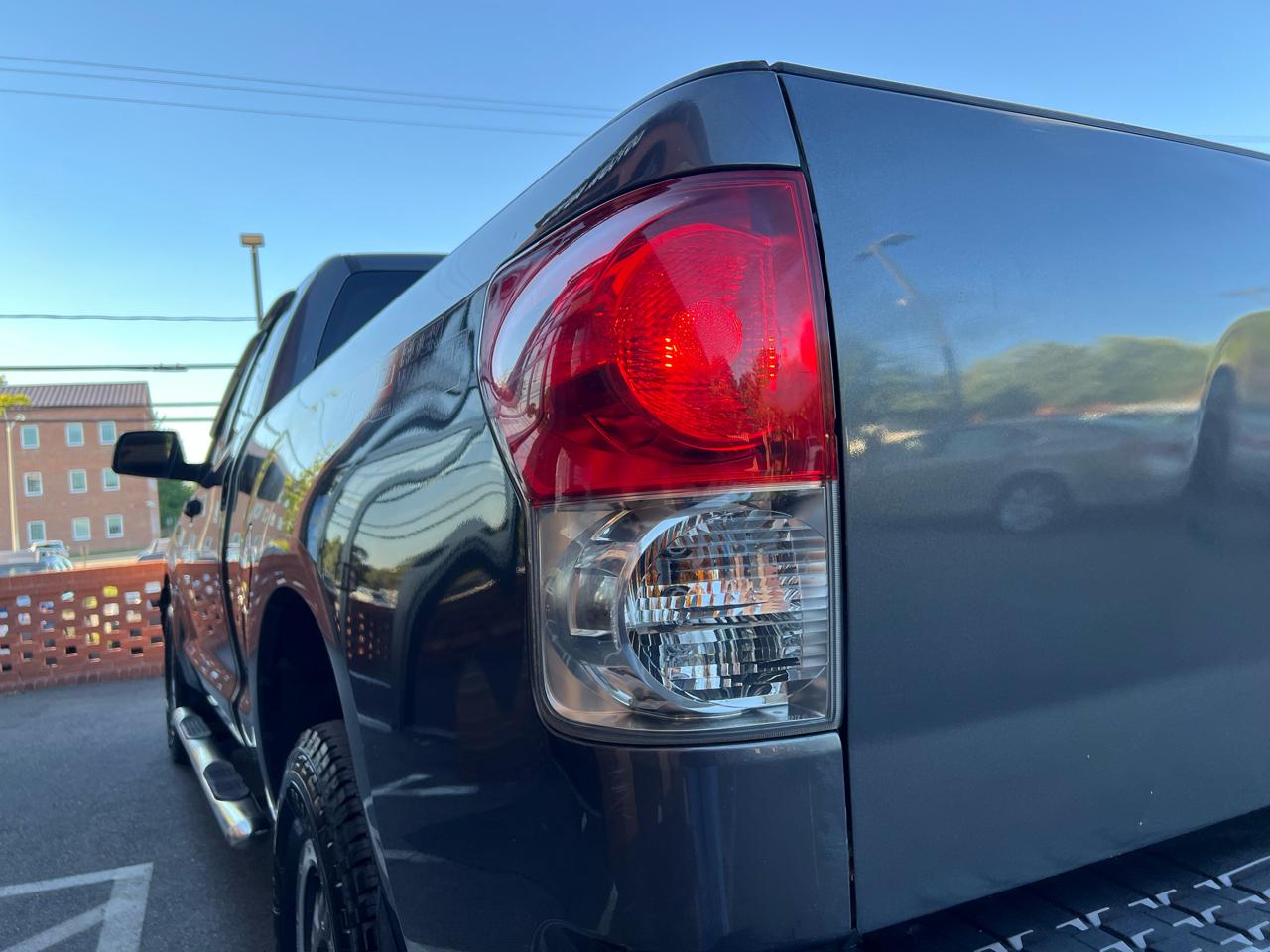 Toyota Tundra Tundra-Grade 5.7L Double Cab 4WD 2011