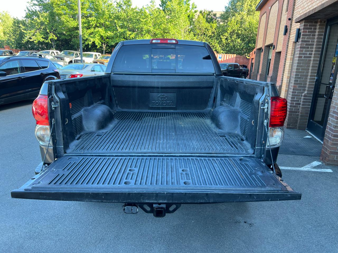 Toyota Tundra Tundra-Grade 5.7L Double Cab 4WD 2011